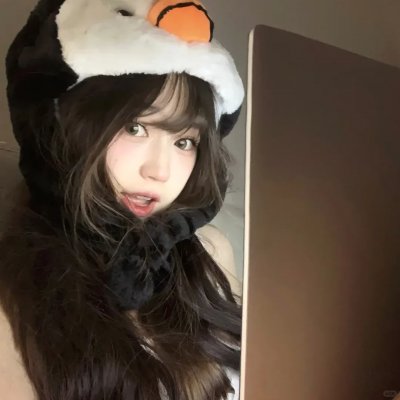 窗中女孩